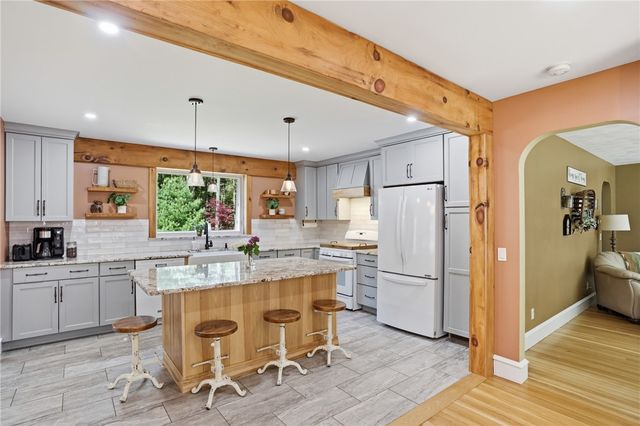 712 East Road Road, Scituate, RI 02857
