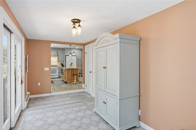 712 East Road Road, Scituate, RI 02857