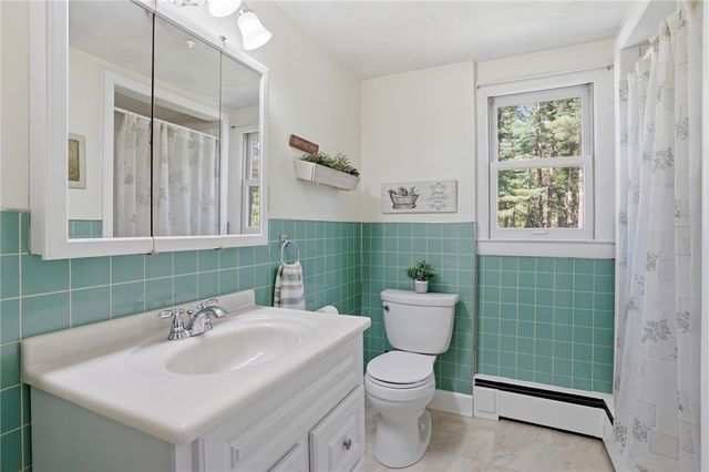 712 East Road Road, Scituate, RI 02857