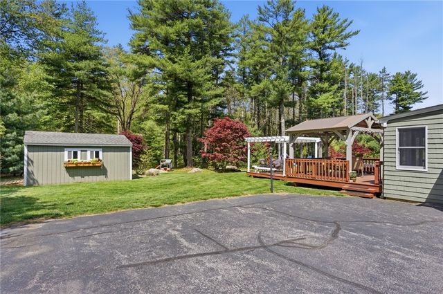 712 East Road Road, Scituate, RI 02857
