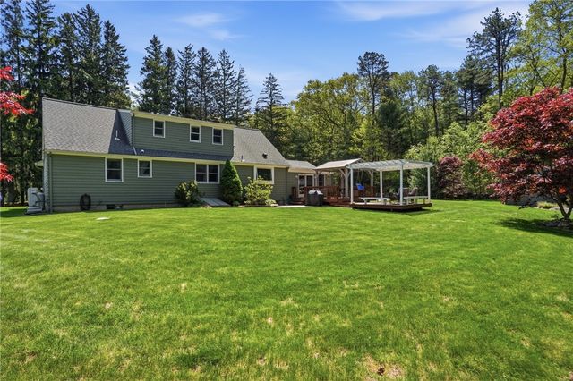 712 East Road Road, Scituate, RI 02857