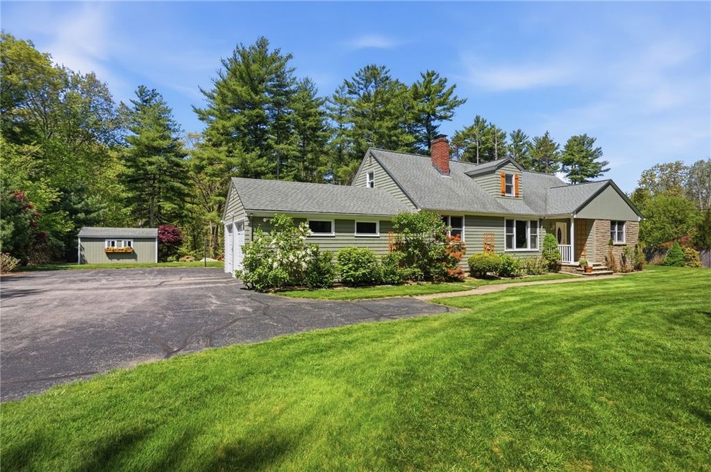 712 East Road Road, Scituate, RI 02857