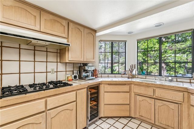 27391 Alpen, Lake Arrowhead, CA 92352