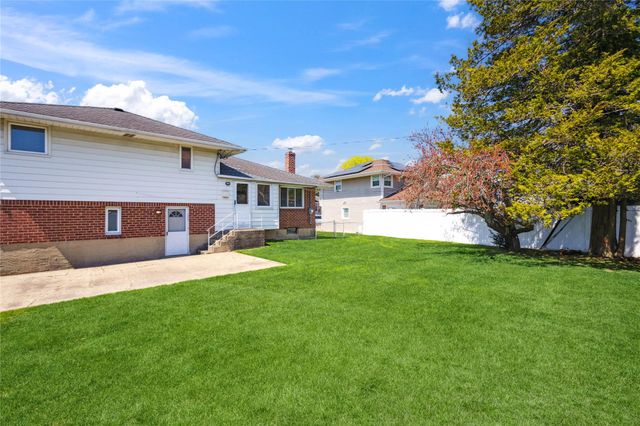 8 Spector Lane, Plainview, NY 11803