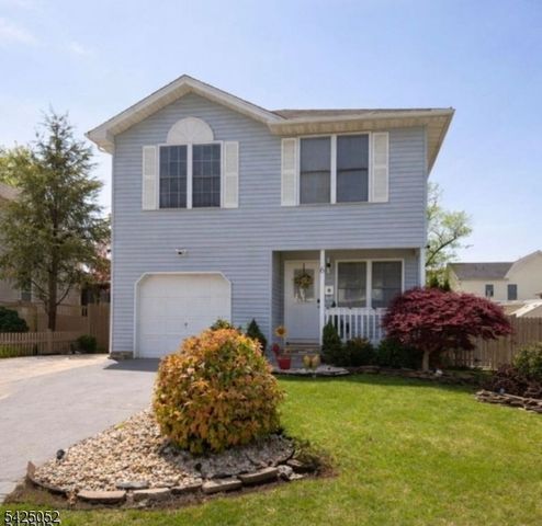 6 Ives Ct, Monroe Twp., NJ 08831