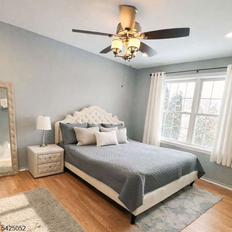 6 Ives Ct, Monroe Twp., NJ 08831