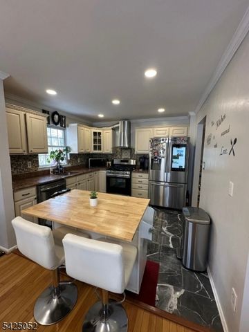 6 Ives Ct, Monroe Twp., NJ 08831