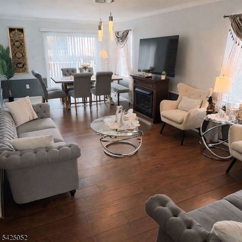 6 Ives Ct, Monroe Twp., NJ 08831
