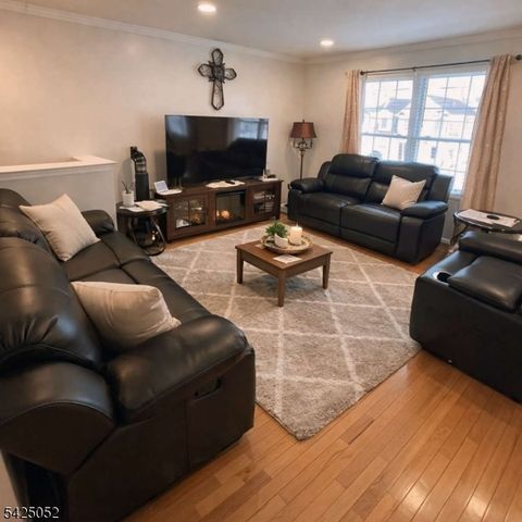 6 Ives Ct, Monroe Twp., NJ 08831