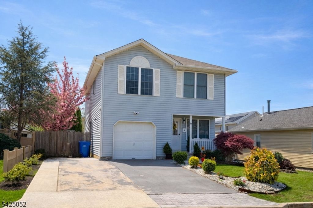 6 Ives Ct, Monroe Twp., NJ 08831