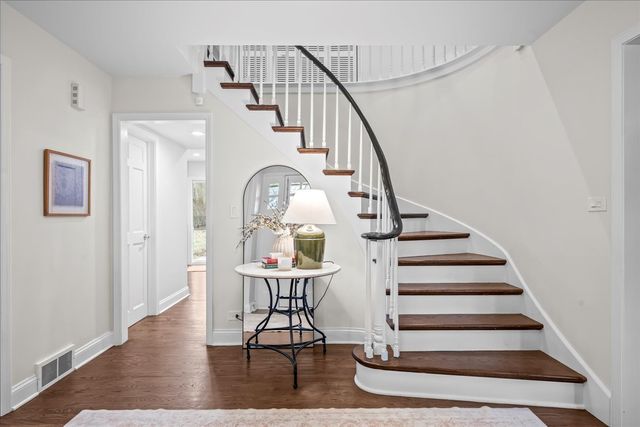 520 Standish Drive, Deerfield, IL 60015