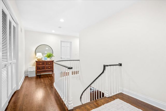 520 Standish Drive, Deerfield, IL 60015