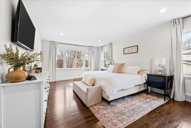 520 Standish Drive, Deerfield, IL 60015