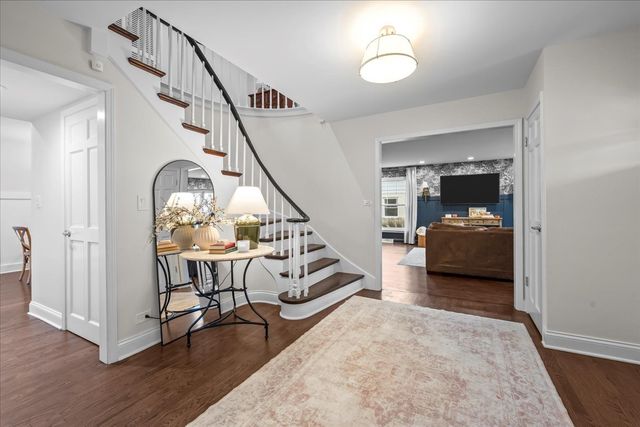 520 Standish Drive, Deerfield, IL 60015