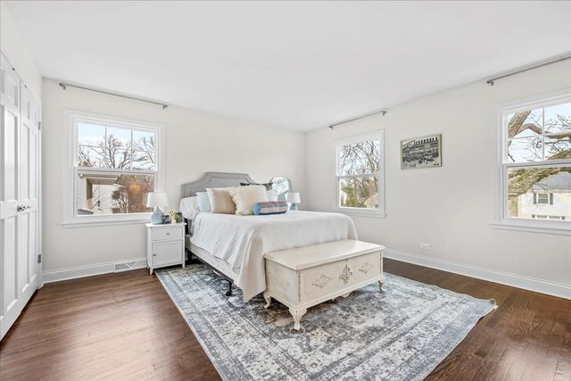 520 Standish Drive, Deerfield, IL 60015