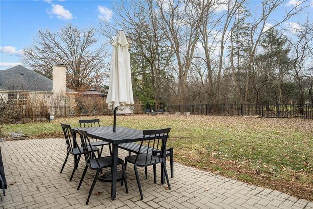 520 Standish Drive, Deerfield, IL 60015