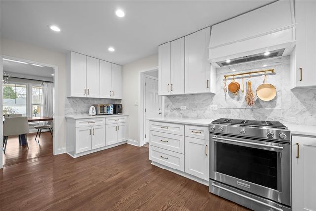 520 Standish Drive, Deerfield, IL 60015