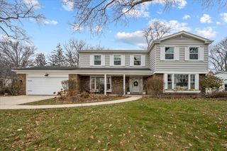 520 Standish Drive, Deerfield, IL 60015