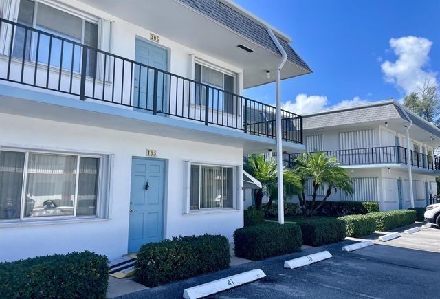 2880 Lake Osborne Drive 205, Lake Worth Beach, FL 33461