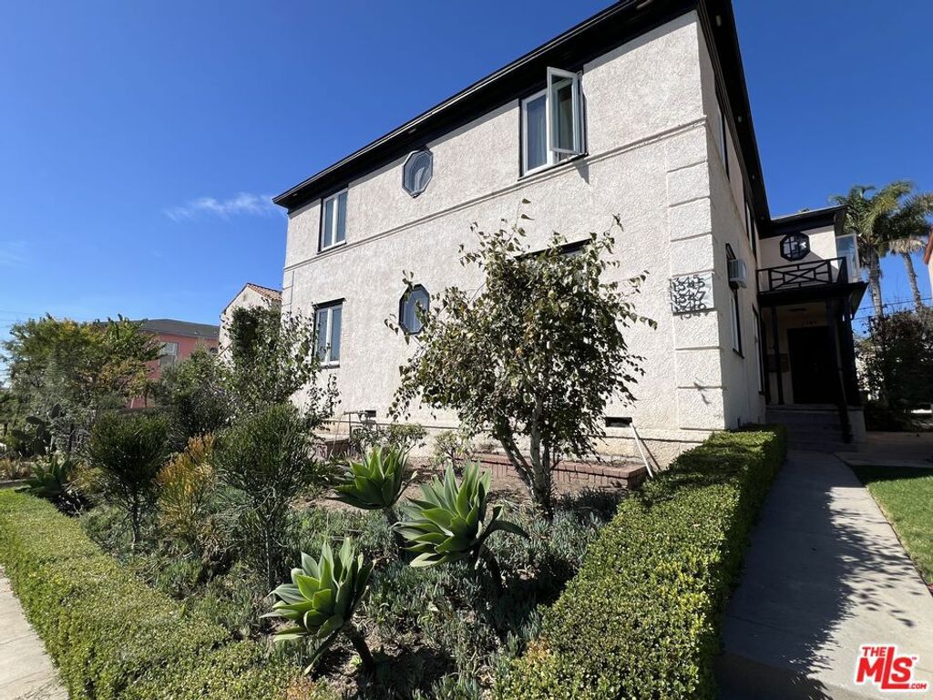 1345 Masselin Avenue, Los Angeles, CA 90019