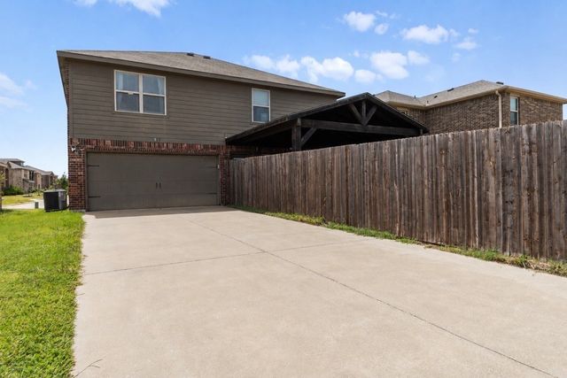 2508 Glen Hollow Drive, Lancaster, TX 75134