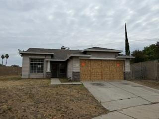 1299 Moonlight Dr, Ceres, CA 95307