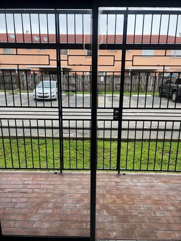 8095 NW 8th St 103, Miami, FL 33126