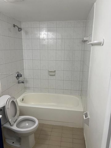 8095 NW 8th St 103, Miami, FL 33126