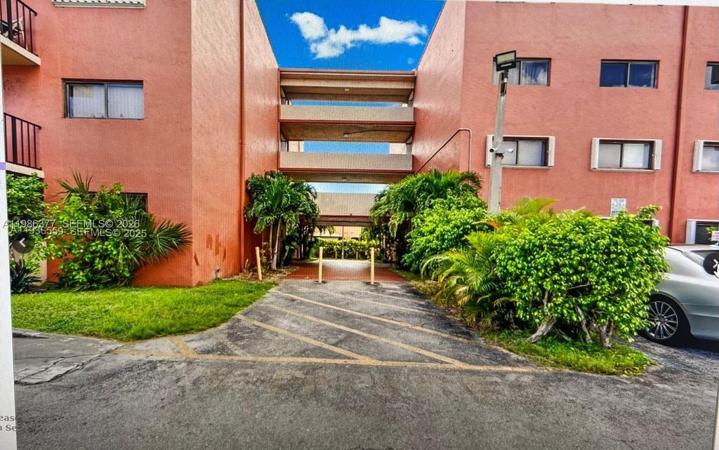 8095 NW 8th St 103, Miami, FL 33126