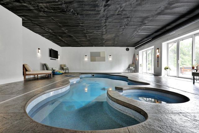 7074 S Ainger Road, Walton Twp, MI 49076