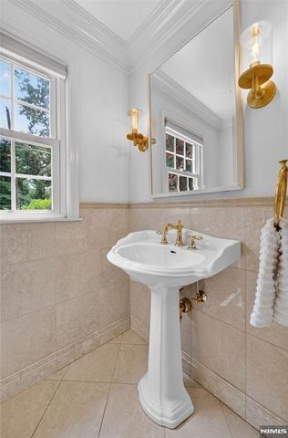 241 Avondale Road, Ridgewood, NJ 07450