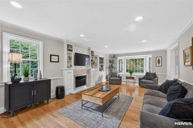 241 Avondale Road, Ridgewood, NJ 07450