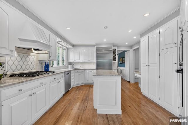 241 Avondale Road, Ridgewood, NJ 07450