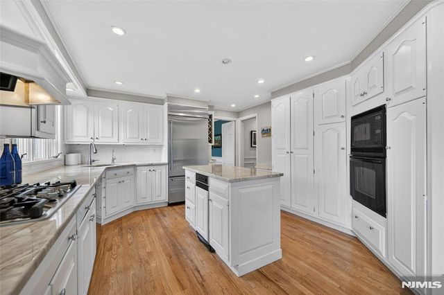 241 Avondale Road, Ridgewood, NJ 07450