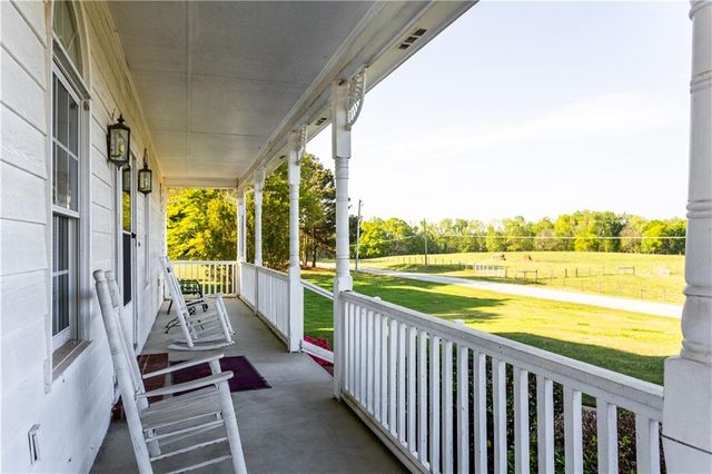 1643 PJ East Road, Covington, GA 30014