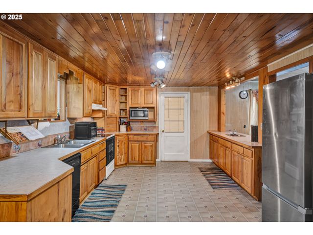 32253 DEBERRY Rd, Creswell, OR 97426