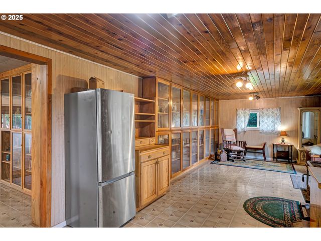 32253 DEBERRY Rd, Creswell, OR 97426