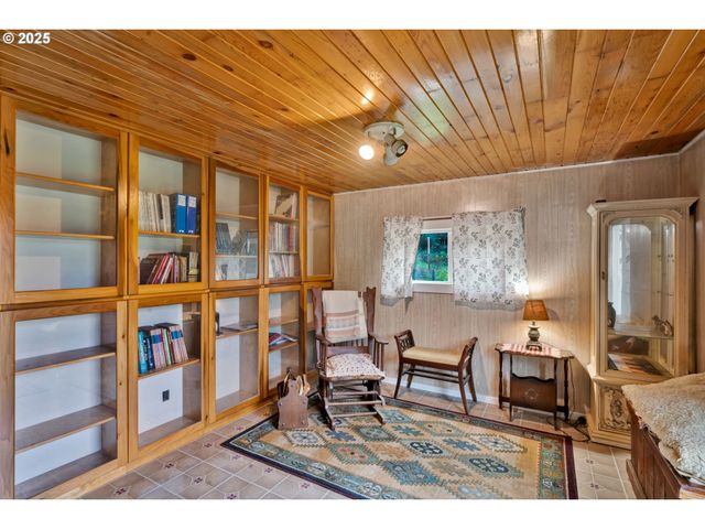 32253 DEBERRY Rd, Creswell, OR 97426