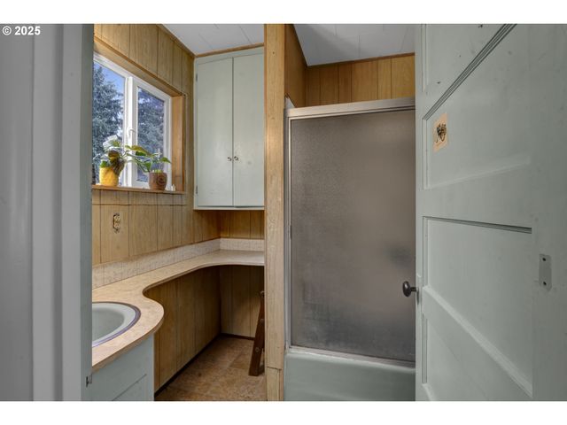 32253 DEBERRY Rd, Creswell, OR 97426