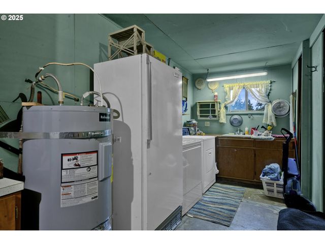 32253 DEBERRY Rd, Creswell, OR 97426