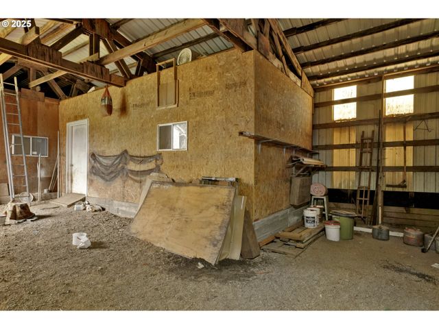 32253 DEBERRY Rd, Creswell, OR 97426