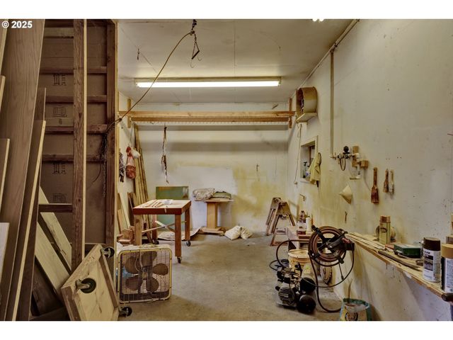 32253 DEBERRY Rd, Creswell, OR 97426