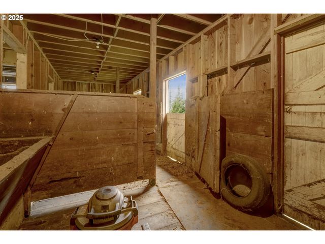 32253 DEBERRY Rd, Creswell, OR 97426