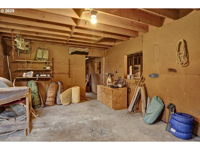 32253 DEBERRY Rd, Creswell, OR 97426