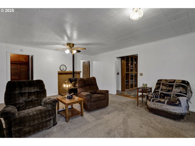 32253 DEBERRY Rd, Creswell, OR 97426