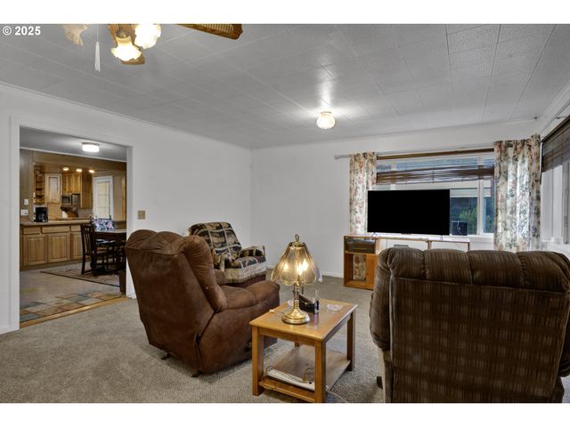 32253 DEBERRY Rd, Creswell, OR 97426