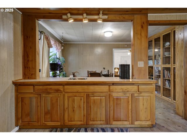 32253 DEBERRY Rd, Creswell, OR 97426