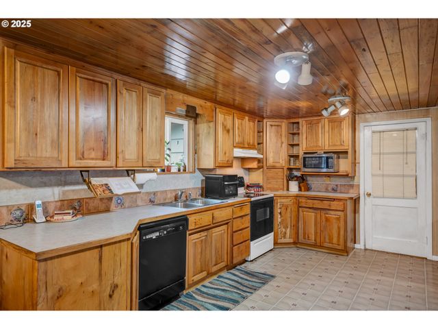 32253 DEBERRY Rd, Creswell, OR 97426