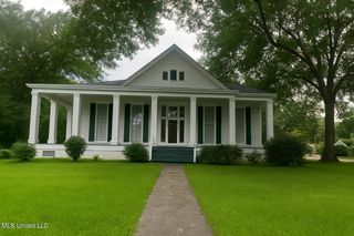 751 S Main Street, Grenada, MS 38901