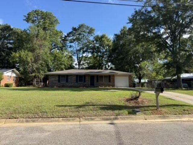 1607 Brougham Ct., Dothan, AL 36301